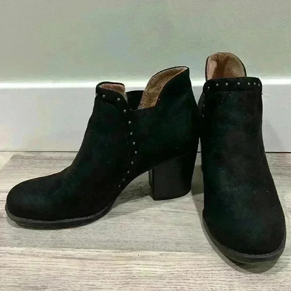 Naturalizer Soul Faux Suede Black Studded Booties Heeled Ankle Boots Size 7W - Picture 1 of 8
